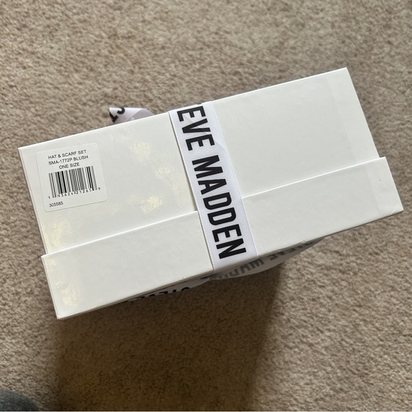 Steve Madden Blush Knit Beanie and Scarf Set - Picture 3 of 4